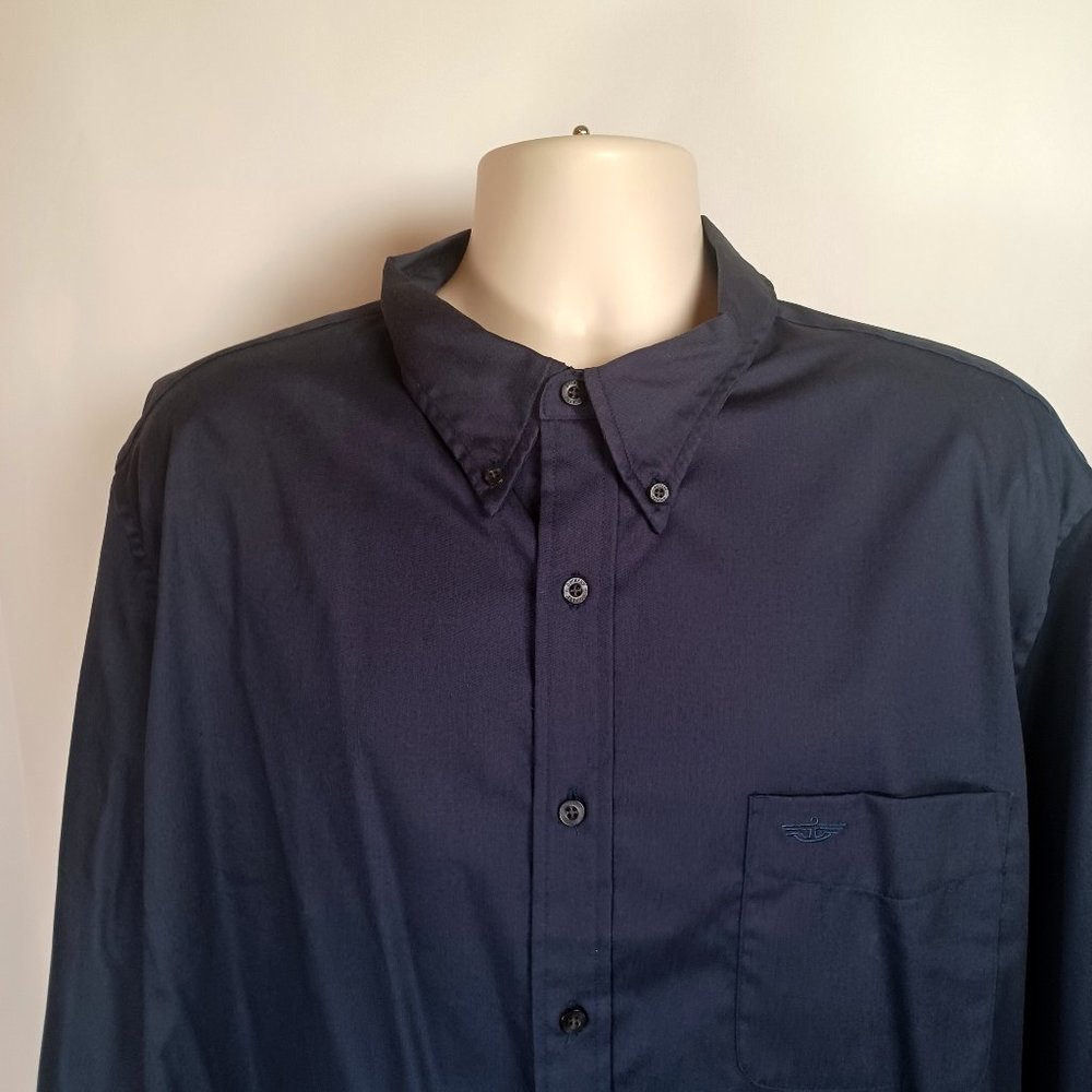 Mens navy blue shirt  by Dockers Size XXL   Features Long sleeves Button down co